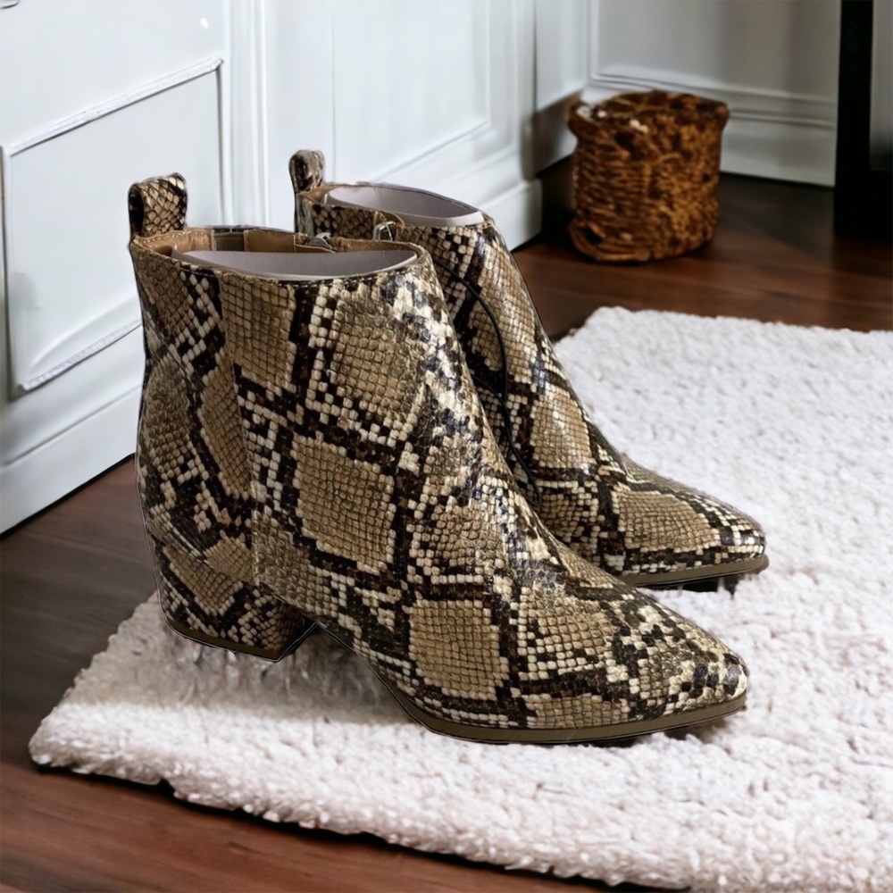 Universal Thread Women Shoes Size 5.5  Emma Snake Print Ankle Bootie Brown Zip